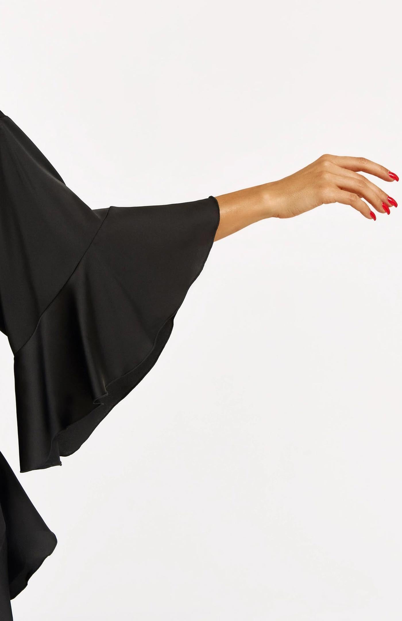 Black Swing Short Kimono Robe