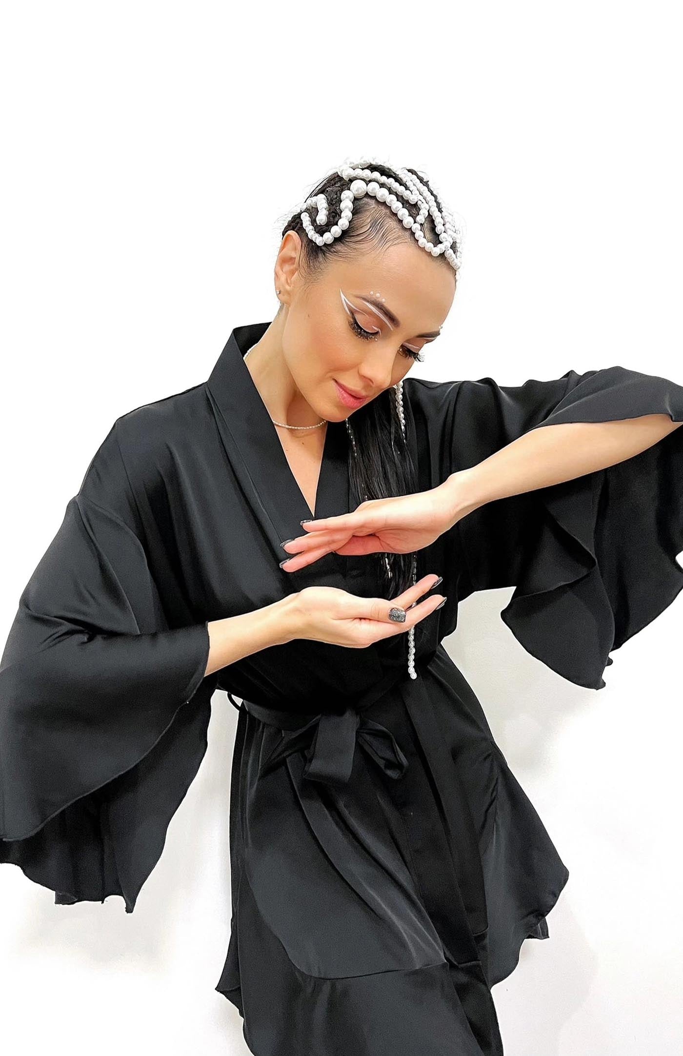 Black Swing Short Kimono Robe