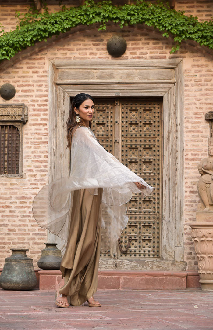 Begum Noir | Embroidered Suit Set By Ankhira